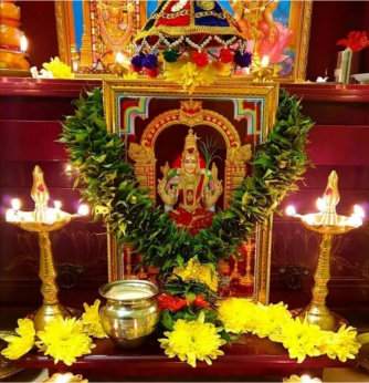 What is the benefit of giving tampoolam on Navratri